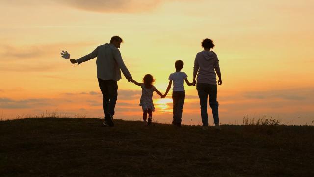 Dottoressa Viola: "in natura non esiste la monogamia"; continua l'attacco neoliberale alla famiglia