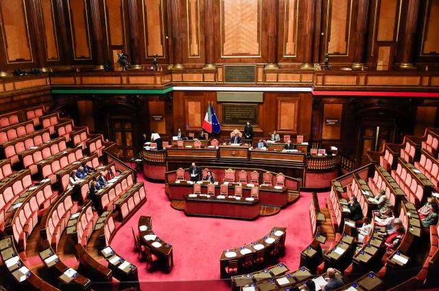 Cedolare secca per i negozi, la proposta che punta a fermare la desertificazione dei centri storici italiani