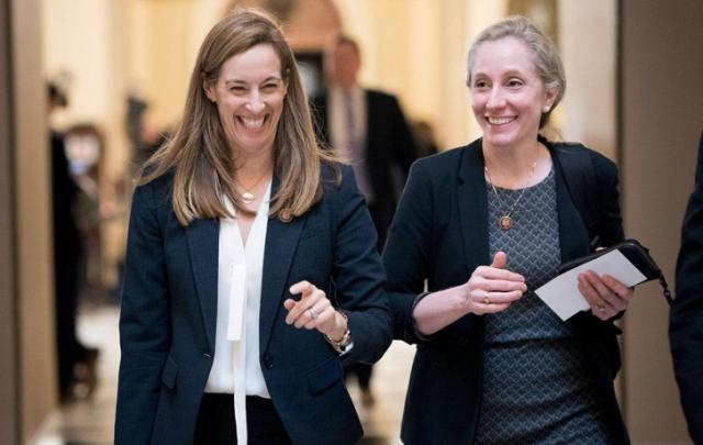 Usa, in Virginia e New Jersey elette prime governatrici donne, le dem Spanberger&nbsp;e&nbsp;Sherrill, Trump:  "Perso perch&eacute; mio nome non era su schede elettorali"