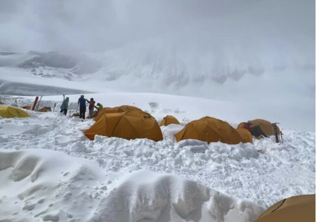 Nepal, rientrati a Kathmandu i 5 alpinisti di Como dati per dispersi: &ldquo;Noi eravamo tranquillissimi, senza nessun tipo di problema&rdquo;