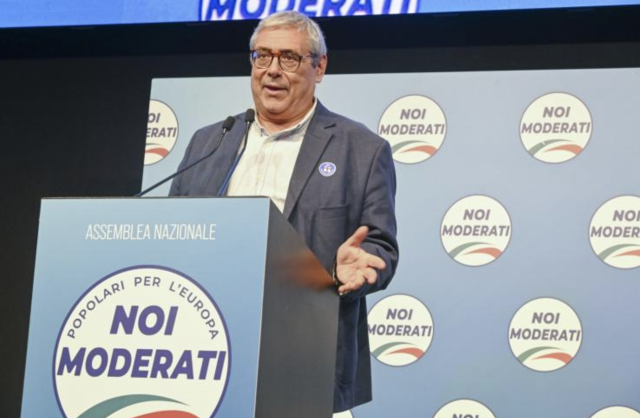 Palermo, sequestrati 80mila euro in contanti a Tot&ograve; Cuffaro durante perquisizioni disposte dalla Procura per indagini su appalti pilotati e corruzione