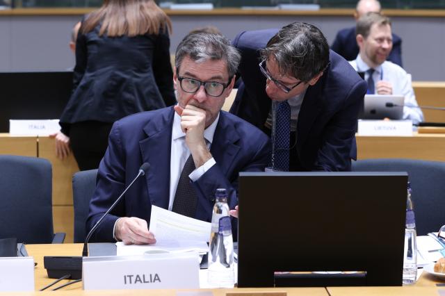 L'Ecofin approva la "tassa Shein" europea sui pacchi sotto i 150 euro, 4,6 miliardi di introiti e possibile partenza dal 2026 