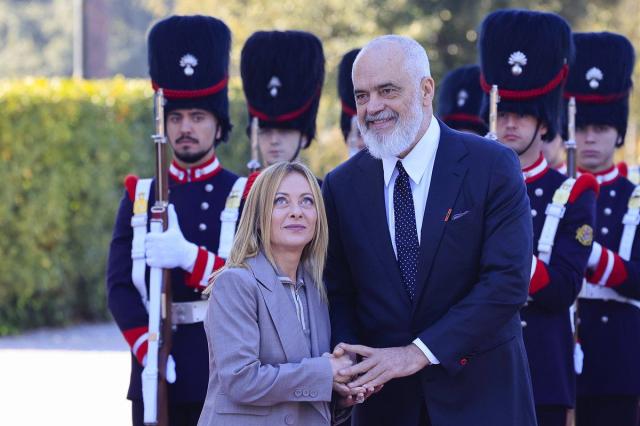 Vertice Meloni-Rama a Roma, firmati 15 accordi per oltre &euro;3mld l&rsquo;anno: dai centri immigrazione all&rsquo;energia, sul tavolo anche ingresso Albania in Ue