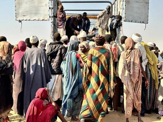 Sudan, testimoni raccontano le violenze delle Rsf dopo la presa di El-Fasher: "Abbiamo visto torture, stupri e cadaveri ovunque"