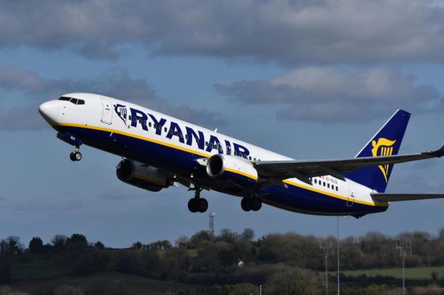 Ryanair scatena le polemiche social attraverso un post contro i look dei 'maranza'