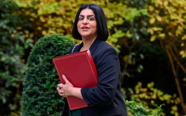 Uk, stretta su visti per richiedenti asilo e rifugiati politici, status ridotto da 5 anni a 30 mesi, ministra Mahmood: &ldquo;Stop a golden ticket&rdquo;