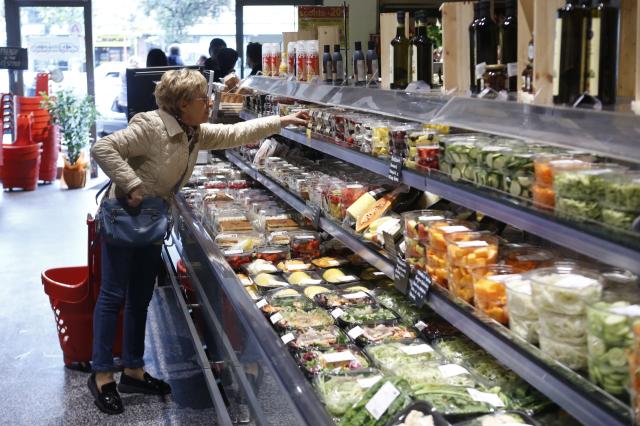 Istat, a ottobre 2025 l'inflazione cala all'1,2% sul 2024, il carrello della spesa cala a +2,1% da +3,1% su base annua