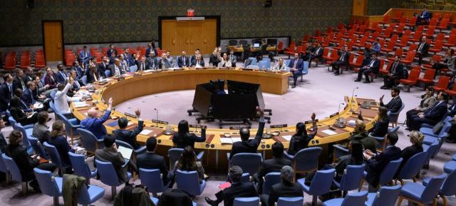 Gaza, ONU autorizza forza di 30mila uomini: Trump presieder&agrave; il Board of Peace; Russia e Cina si astengono, Hamas respinge