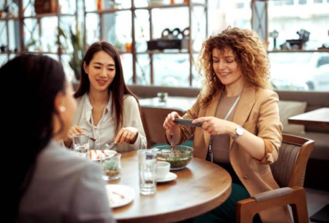 PERSONE ANORMALI - Episodio 37 - Quattro loschi di velluto grigio