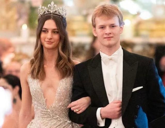 Albert Windsor, scapolo d&rsquo;oro della famiglia reale inglese, ha fatto la sua apparizione al Ballo delle debuttanti di Parigi al fianco di Eulalia de Orl&eacute;ans-Borb&oacute;n