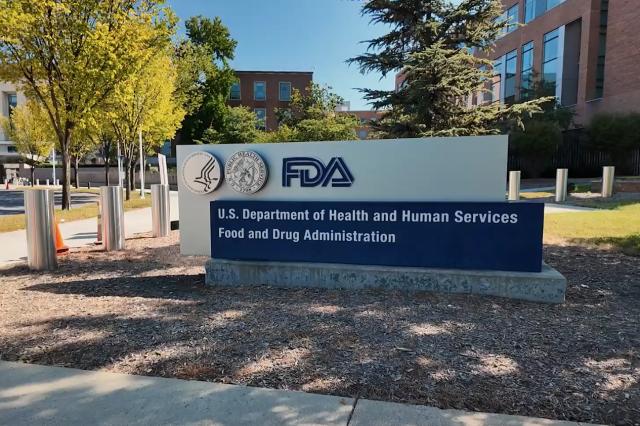 Vaccino Covid, Fda rivela: "10 bambini morti per gli effetti avversi del siero come la miocardite, serve revisione politica vaccinale"