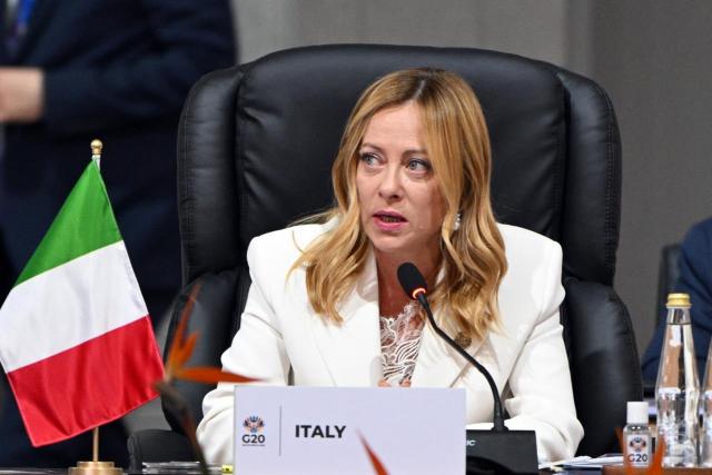 Universit&agrave; di Bologna nega corso di Filosofia a militari dell'esercito: "Rischio militarizzazione facolt&agrave;", Meloni: "Lede doveri costituzionali"