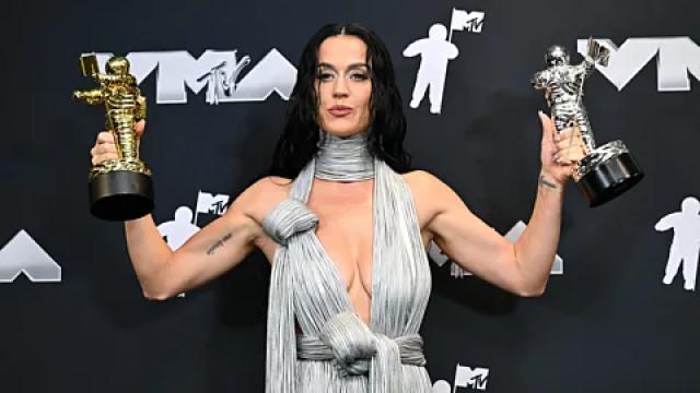 Katy Perry contro il vecchio disabile: cronaca allucinata di un sogno immobiliare andato a schiantarsi