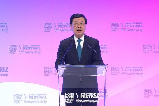 Incendio Hong Kong, governatore: "Ci sar&agrave; inchiesta indipendente", 13 le persone arrestate e accusate di omicidio colposo, 151 i morti