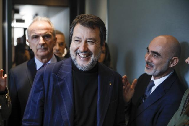 Armi all'Ucraina, Salvini frena ancora su forniture: "Basta alimentare la corruzione a Kiev, e gli asset russi vanno restituiti a Mosca"
