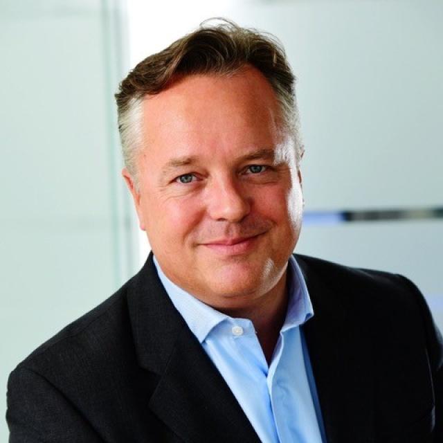 Campari, il CEO punta a far diventare Aperol Spritz  il &ldquo;nuovo sostituto della birra&rdquo; negli USA e si prepara a  cedere 30 marchi per ridurre il debito