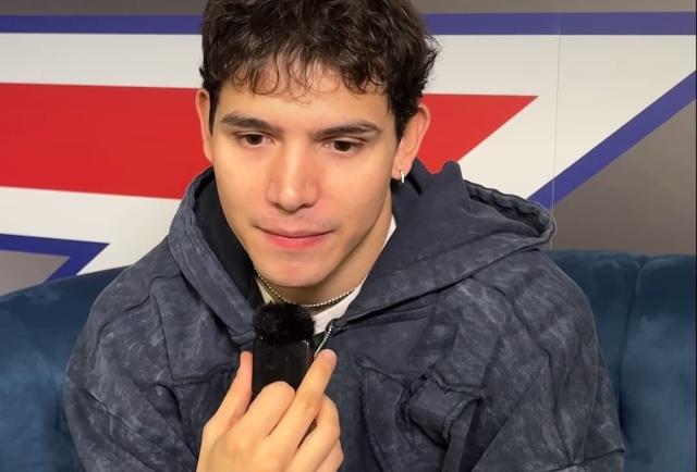 Chi &egrave; EroCaddeo di X Factor 2025, dalla et&agrave; alle origini, dalla fidanzata alle canzoni del finalista della squadra di Achille Lauro