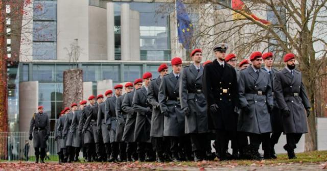 Bundestag approva riforma leva con visita e questionario obbligatori per maschi e possibile servizio forzato dal 2027: Germania vuole esercito pi&ugrave; forte