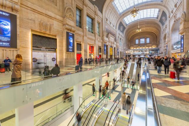 Aperte nuove scale mobili alla Stazione Centrale di Milano, sul lato di Piazza IV Novembre, grazie al contributo di Gruppo FS Italiane