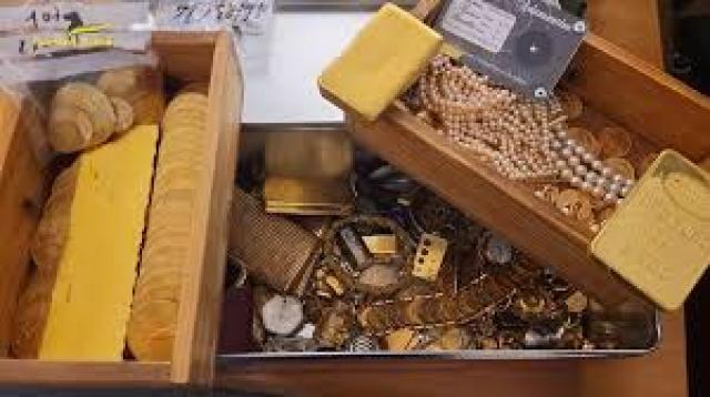 Genova, era senza reddito ma aveva gioielli e case a Montecarlo, sequestrati 2,5 milioni a titolare di Compro Oro