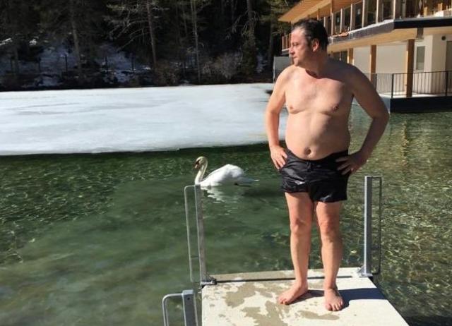 Calenda scopre l&rsquo;imperialismo USA e convoca l&rsquo;UE: tranquilli, sono le solite supercazzole di Carletto