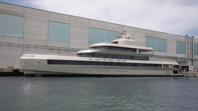 Leonardo Maria Del Vecchio acquista il superyacht Admiral disegnato da Giorgio Armani