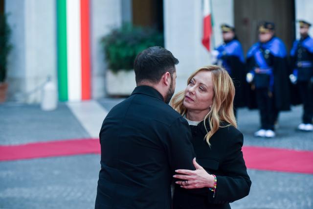 Incontro Zelensky-Meloni, presidente ucraino apre a elezioni dopo frasi di Trump: "Sono pronto, su negoziati di pace mi fido della premier"