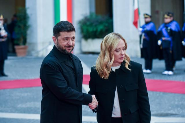 Ucraina, Meloni scarica Zelensky: "Devi fare concessioni territoriali dolorose", e appoggia pressing di Trump su accordo per piano di pace
