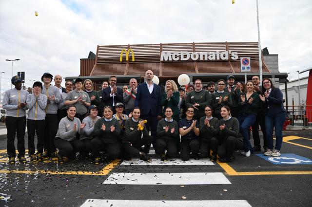 McDonald&rsquo;s inaugura l&rsquo;800&deg; ristorante in Italia a Verdello; investimenti per &euro;800 milioni e obiettivo di 900 locali entro il 2027