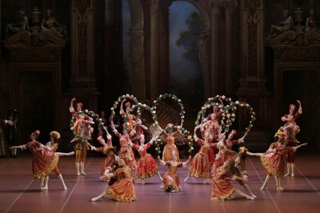 La stagione del balletto alla Scala si inaugura il prossimo 18 dicembre nel nome di Giorgio Armani