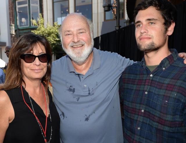 Omicidio Rob Reiner, il figlio Nick sporco di sangue in un hotel dopo l'assassinio, 24 ore prima del decesso lite col padre ad una festa