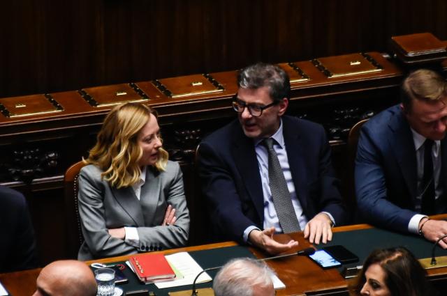 Tax raddoppiata, lo Stato chiede pi&ugrave; di 500 milioni di euro ma rischia di perdere miliardi, e le grande aziende guardano ad Amsterdam per la sede legale