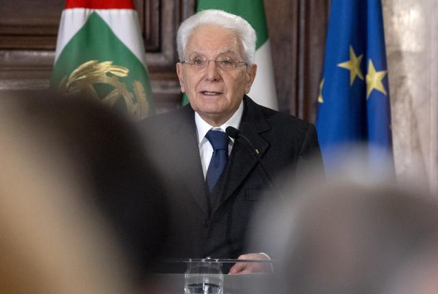 Sergio Mattarella benedice il riarmo: come conciliare questa posizione con l'articolo 11 della Costituzione italiana?