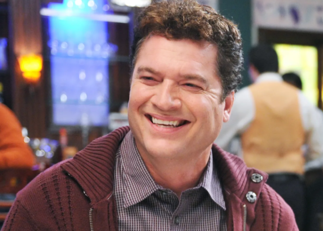 Addio a Patrick 'Pat' Finn, morto a 60 anni il volto comico delle sitcom "Friends", "Seinfeld" e "The Middle" per "tumore" diagnosticato nel 2022