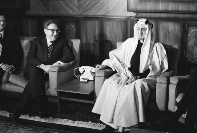 Raid Usa in Venezuela, il vero motivo dell'invasione risale ad un accordo stipulato da Henry Kissinger con l'Arabia Saudita nel 1974