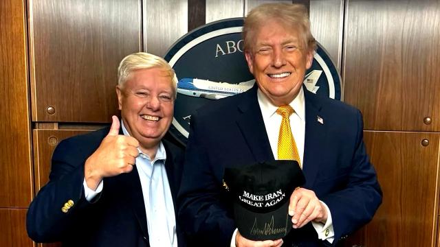 Trump e Graham con cappellino "Make Iran Great Again"