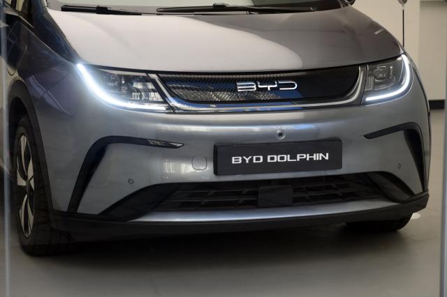 Accordo tra Ue e Cina sui dazi sulle auto elettriche, per evitare le tariffe doganali al 35,3% Pechino dovr&agrave; stabilire dei prezzi minimi