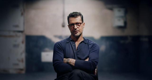 Netflix, boom di ascolti per il documentario "Io sono notizia" dedicato a Fabrizio Corona, anima diabolica cresciuta nel mito di pap&agrave;