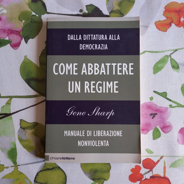 &ldquo;Come abbattere un regime&rdquo; di Gene Sharp, le rivoluzioni le fa il Potere, la tecnologia come mezzo per incantare milioni di giovani