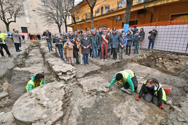  Fano, basilica del 'De Architectura' di Vitruvio emersa negli scavi di piazza Andrea Costa, unico edificio certo dell'architetto romano