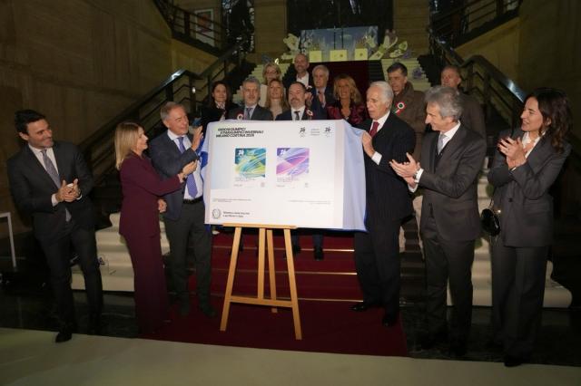  Poste Italiane, presentati due nuovi francobolli per rendere omaggio ai Giochi Olimpici e Paralimpiadi invernali di Milano-Cortina 2026