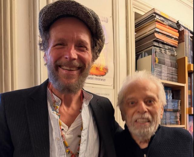 Jovanotti incontra Jodorowsky, quando il pop italiano mainstream incrocia il geniale regista antiregole a Parigi: un pomeriggio tra il giullare solare e il mago anarchico
