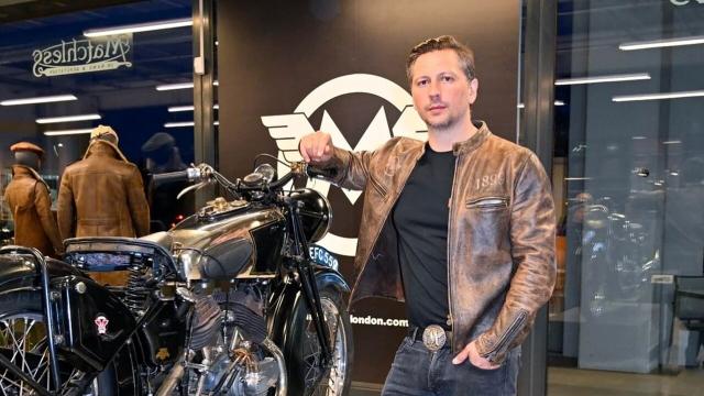 Addio a Michele Malenotti, morto a 42 anni in un incidente in Vespa, nel 2012 lanci&ograve; il brand d'abbigliamento Matchless dopo la vendita di Belstaff a Labelux
