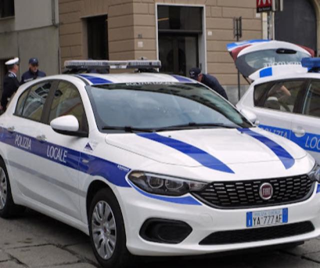 Genova, parcheggia l'automobile con il finestrino abbassato, il vigile urbano gli fa una multa da 42 euro