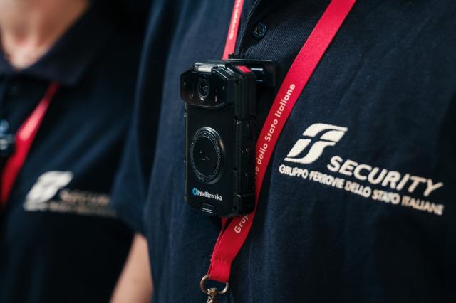 FS Security firma l&rsquo;accordo per l&rsquo;introduzione delle bodycam, entro fine 2026 dispositivi a tutto il personale operativo del Gruppo FS