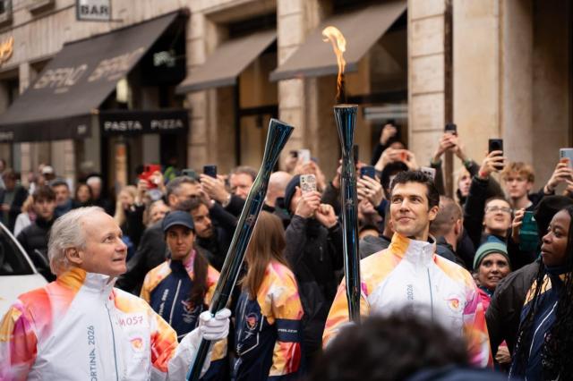 Intesa Sanpaolo a Milano: Lucchini, Bolle, Barrese, Corcos, Miccich&egrave; e Papanicolaou tedofori verso i Giochi Olimpici 2026