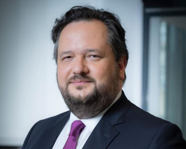 Soci&eacute;t&eacute; G&eacute;n&eacute;rale chiude il 2025 con ricavi record a &euro;27,3 mld (+1,7%), utile netto a &euro;6,0 mld (+36%) e dividendo a &euro;1,61 per azione