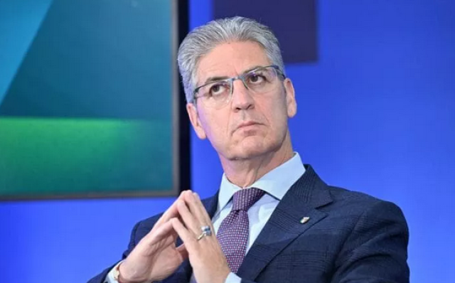 Olimpiadi Milano-Cortina, direttore RaiSport Petrecca si dimette dopo gaffe di telecronaca per cerimonia d'apertura; Lollobrigida ad interim