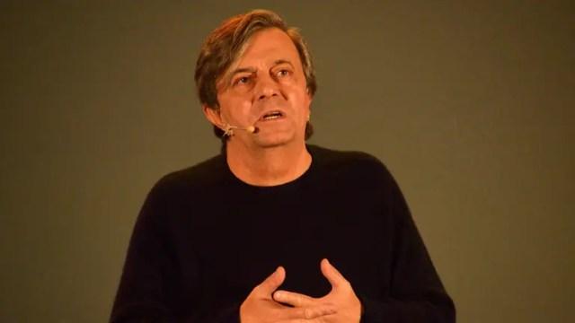 Addio a Giorgio Mendella, morto a 73 anni a causa di &ldquo;complicazioni di un intervento chirurgico&rdquo; l&rsquo;ex televenditore di prodotti finanziari