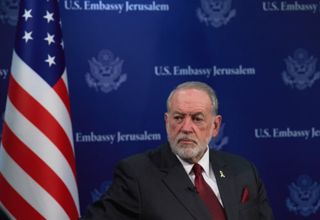 "Prendiamo tutto": l'affermazione shock di Mike Huckabee, ambasciatore USA a Tel Aviv, che benedice la "Grande Israele" dal Nilo all&rsquo;Eufrate